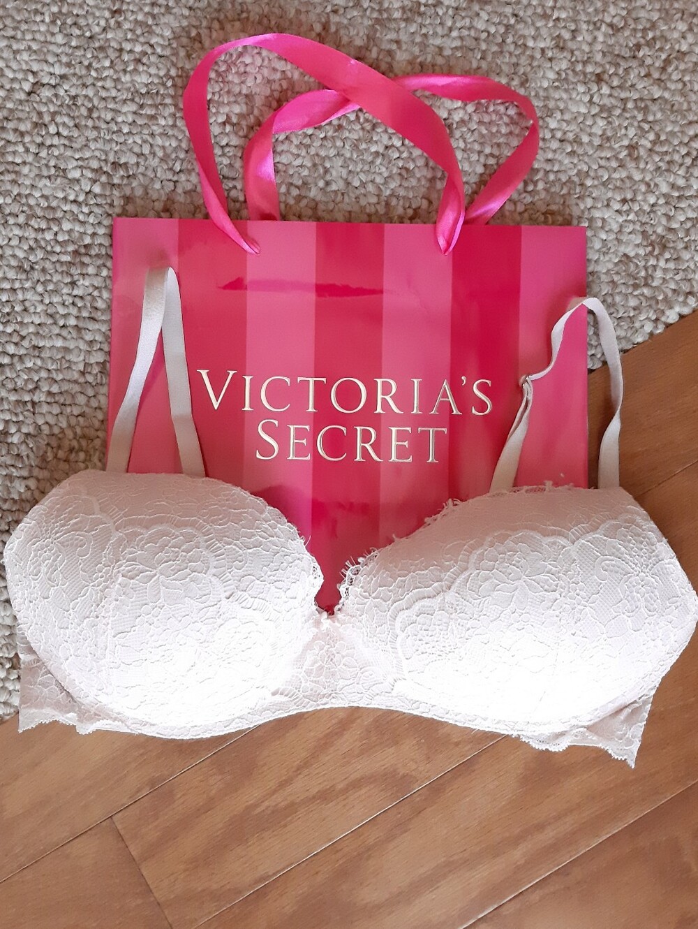 Victoria's Secret Dream Angels Light Pink Bra size 36D